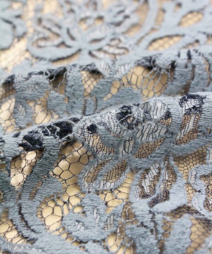 Lonasi 90 cm | Lace & embroidery • Sophie Hallette